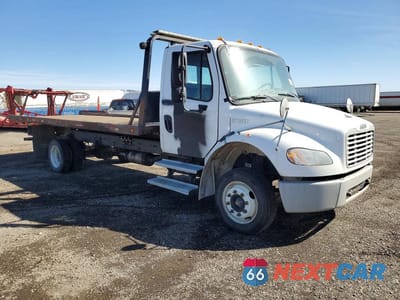 Czwarte zdjęcie samochodu z boku: 2020 FREIGHTLINER M2 106 MEDIUM DUTY VIN:1FVACVFA9LHLZ4603 - miniatura
