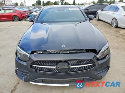 Piąte zdjęcie samochodu w środku: 2022 MERCEDES-BENZ E 350 VIN:W1KZF8DB4NB038641 - miniatura