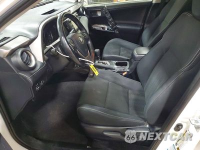 Zdjęcie 7 z 13 samochodu: 2018 TOYOTA RAV4 XLE VIN:JTMRFREV4JD224185 - miniatura