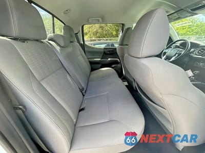 Zdjęcie 6 z 14 samochodu: 2019 TOYOTA TACOMA SR5 V6 VIN:3TMCZ5AN5KM198679 - miniatura