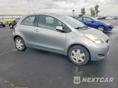Czwarte zdjęcie samochodu z boku: 2010 TOYOTA YARIS BASE VIN:JTDJT4K36A5296592 - miniatura