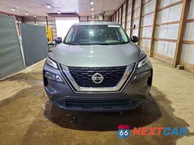 Piąte zdjęcie samochodu w środku: 2021 NISSAN ROGUE S VIN:5N1AT3AB8MC692215 - miniatura