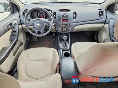 Zdjęcie 8 z 12 samochodu: 2012 KIA FORTE EX VIN:KNAFU4A24C5564289 - miniatura