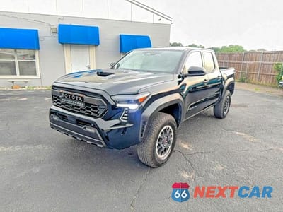 Drugie zdjęcie samochodu z przodu: 2025 TOYOTA TACOMA TRD OFF-ROAD VIN:3TMLB5JN4SM106031 - miniatura