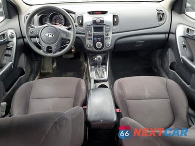 Zdjęcie 8 z 13 samochodu: 2013 KIA FORTE EX VIN:KNAFU4A28D5674344 - miniatura