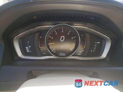 Zdjęcie 9 z 12 samochodu: 2015 VOLVO XC60 T5 PLATINUM VIN:YV4612RM2F2664870 - miniatura