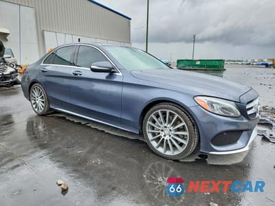 Czwarte zdjęcie samochodu z boku: 2015 MERCEDES-BENZ C 300 VIN:55SWF4JB0FU073247 - miniatura