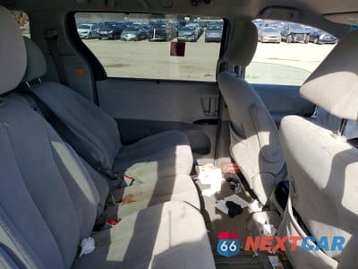 Zdjęcie 11 z 13 samochodu: 2011 TOYOTA SIENNA LE VIN:5TDKK3DC1BS157304 - miniatura