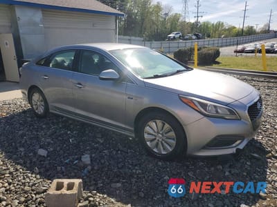 Czwarte zdjęcie samochodu z boku: 2017 HYUNDAI SONATA HYBRID VIN:KMHE24L16HA043478 - miniatura