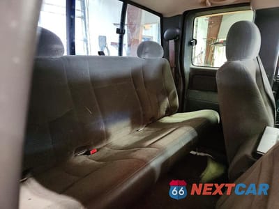 Zdjęcie 10 z 11 samochodu: 2005 CHEVROLET SILVERADO K2500 HEAVY DUTY VIN:1GCHK29U05E247169 - miniatura