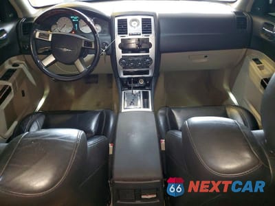 Zdjęcie 8 z 13 samochodu: 2007 CHRYSLER 300C VIN:2C3KA63H47H882083 - miniatura