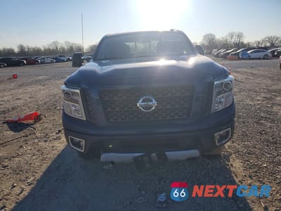 Piąte zdjęcie samochodu w środku: 2018 NISSAN TITAN XD S VIN:1N6BA1F45JN528432 - miniatura