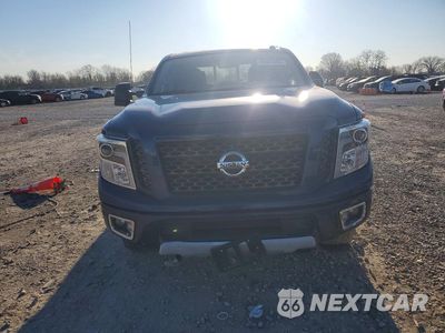 Piąte zdjęcie samochodu w środku: 2018 NISSAN TITAN XD PRO-X 4WD 5.0L V8 TDSL VIN:1N6BA1F45JN528432 - miniatura