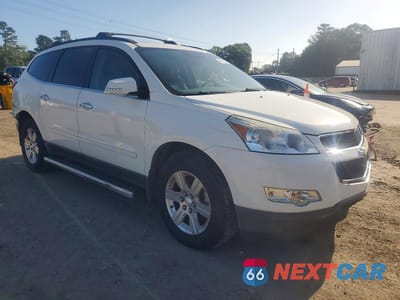 Czwarte zdjęcie samochodu z boku: 2012 CHEVROLET TRAVERSE LT VIN:1GNKRGED1CJ261467 - miniatura