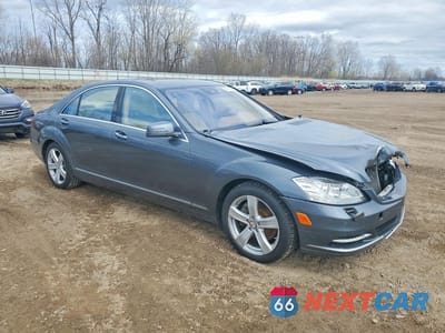 Czwarte zdjęcie samochodu z boku: 2011 MERCEDES-BENZ S 550 VIN:WDDNG7BB9BA368186 - miniatura
