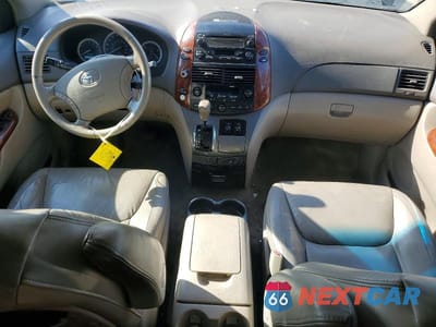Zdjęcie 8 z 14 samochodu: 2005 TOYOTA SIENNA XLE 7 PASSENGER VIN:5TDBA22C05S033089 - miniatura