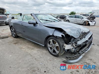 Czwarte zdjęcie samochodu z boku: 2018 MERCEDES-BENZ E 400 VIN:WDD1K6FB4JF035414 - miniatura