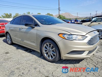 Czwarte zdjęcie samochodu z boku: 2017 FORD FUSION SE HYBRID VIN:3FA6P0LUXHR306838 - miniatura
