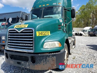 Drugie zdjęcie samochodu z przodu: 2015 MACK CXU612 SEMI TRUCK VIN:1M1AW01X2FM007130 - miniatura