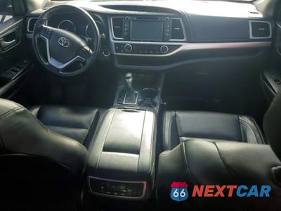 Zdjęcie 8 z 12 samochodu: 2017 TOYOTA HIGHLANDER XLE VIN:5TDKZRFH6HS203404 - miniatura