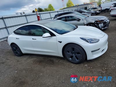Czwarte zdjęcie samochodu z boku: 2021 TESLA MODEL 3 VIN:5YJ3E1EB4MF047408 - miniatura