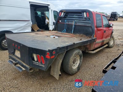 Trzecie zdjęcie samochodu z tyłu: 2002 CHEVROLET SILVERADO 2500 FLATBED TRUCK VIN:1GCHK29U42E279120 - miniatura