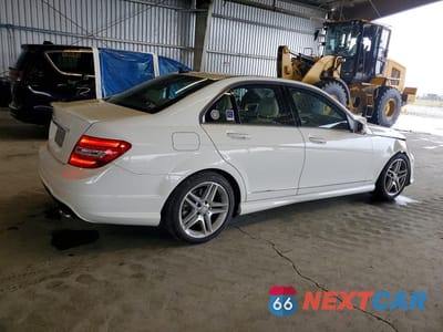 Trzecie zdjęcie samochodu z tyłu: 2013 MERCEDES-BENZ C 350 VIN:WDDGF5HB1DR254162 - miniatura