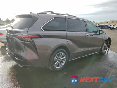 Trzecie zdjęcie samochodu z tyłu: 2021 TOYOTA SIENNA XSE 7-PASSENGER VIN:5TDXSKFC4MS040025 - miniatura