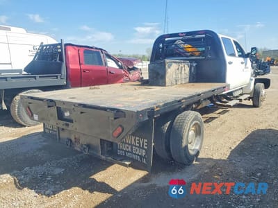 Trzecie zdjęcie samochodu z tyłu: 2019 CHEVROLET SILVERADO MEDIUM DUTY VIN:1HTKJPVM6KH827647 - miniatura