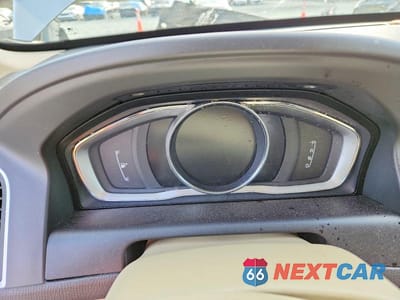 Zdjęcie 9 z 13 samochodu: 2016 VOLVO XC60 T5 PREMIER VIN:YV4612RK9G2815655 - miniatura