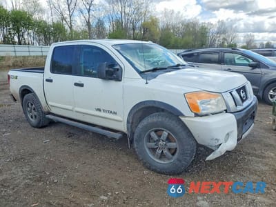 Czwarte zdjęcie samochodu z boku: 2013 NISSAN TITAN SV VIN:1N6AA0EC3DN307303 - miniatura