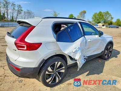 Trzecie zdjęcie samochodu z tyłu: 2024 VOLVO XC40 PLUS VIN:YV4L12UL4R2223876 - miniatura