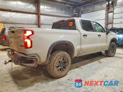 Trzecie zdjęcie samochodu z tyłu: 2026 CHEVROLET SILVERADO K1500 ZR2 VIN:3GCUKHEL9TG198090 - miniatura