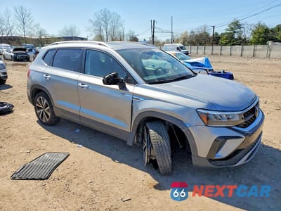 Czwarte zdjęcie samochodu z boku: 2023 VOLKSWAGEN TAOS SE VIN:3VVEX7B22PM327792 - miniatura