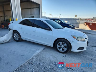 Czwarte zdjęcie samochodu z boku: 2015 CHEVROLET MALIBU LS VIN:1G11B5SL6FF104686 - miniatura