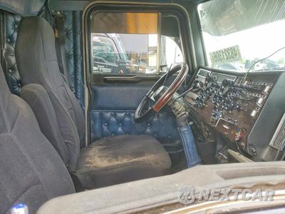 Piąte zdjęcie samochodu w środku: 1989 PETERBILT 379 DUMP TRUCK VIN:1XP5DB9XXKN275191 - miniatura