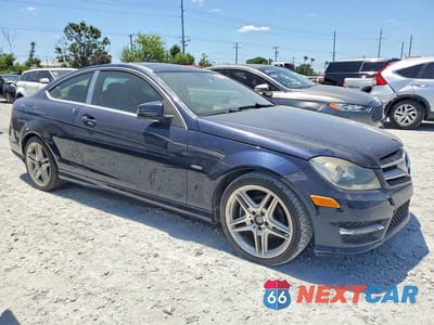 Czwarte zdjęcie samochodu z boku: 2012 MERCEDES-BENZ C 250 VIN:WDDGJ4HB3CF746345 - miniatura