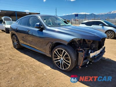 Czwarte zdjęcie samochodu z boku: 2022 BMW X6 XDRIVE40I VIN:5UXCY6C06N9N43066 - miniatura