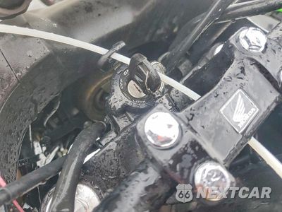 Zdjęcie 8 z 9 samochodu: 2013 HONDA NC700X VIN:JH2RC6357DK101241 - miniatura