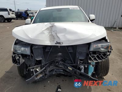 Piąte zdjęcie samochodu w środku: 2019 JEEP GRAND CHEROKEE LAREDO VIN:1C4RJEAG9KC826540 - miniatura