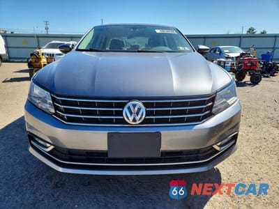 Piąte zdjęcie samochodu w środku: 2016 VOLKSWAGEN PASSAT SE VIN:1VWBT7A37GC069856 - miniatura