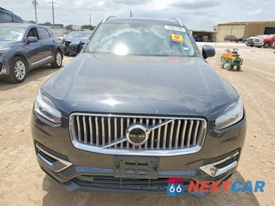 Piąte zdjęcie samochodu w środku: 2021 VOLVO XC90 T8 RECHARGE MOMENTUM VIN:YV4BR00KXM1675707 - miniatura