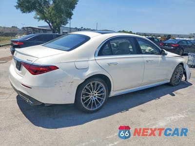 Trzecie zdjęcie samochodu z tyłu: 2022 MERCEDES-BENZ S 580 4MATIC VIN:W1K6G7GB6NA129714 - miniatura