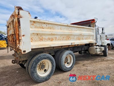 Czwarte zdjęcie samochodu z boku: 1984 MACK 600 RS600 VIN:1M2T152CXEM001876 - miniatura