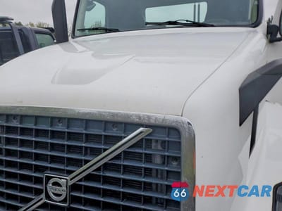 Zdjęcie 7 z 10 samochodu: 2018 VOLVO VNL SEMI TRUCK VIN:4V4N39TG8JN892808 - miniatura