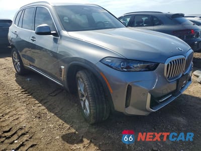 Czwarte zdjęcie samochodu z boku: 2025 BMW X5 XDRIVE40I VIN:5UX23EU0XS9Z29410 - miniatura