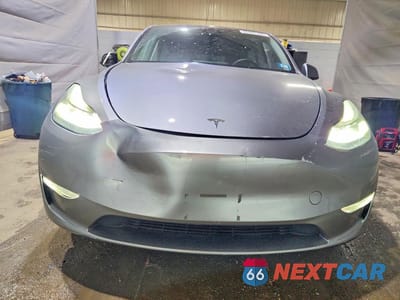 Piąte zdjęcie samochodu w środku: 2024 TESLA MODEL Y VIN:7SAYGDEE7RA290469 - miniatura