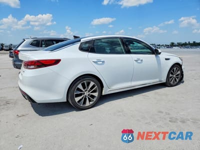 Trzecie zdjęcie samochodu z tyłu: 2016 KIA OPTIMA SXL VIN:5XXGV4L21GG029956 - miniatura