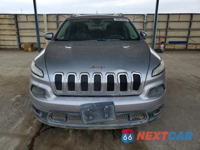 Piąte zdjęcie samochodu w środku: 2017 JEEP CHEROKEE LATITUDE VIN:1C4PJLCBXHW554584 - miniatura