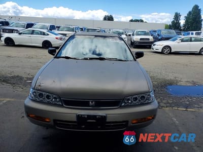 Piąte zdjęcie samochodu w środku: 1996 HONDA ACCORD LX VIN:1HGCD5638TA273963 - miniatura